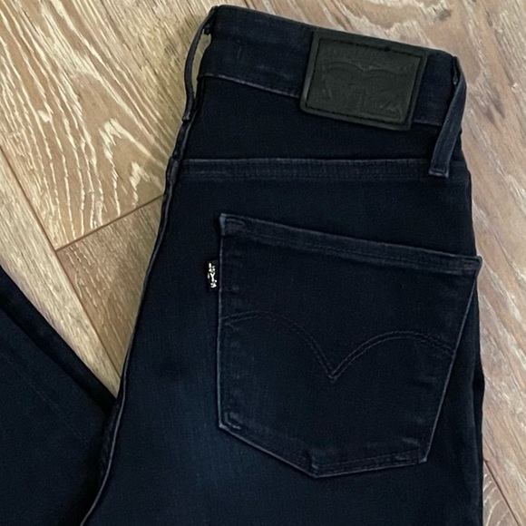 Levi’s 721 High Rise Skinny Jeans in Black Wash - Picture 2 of 5
